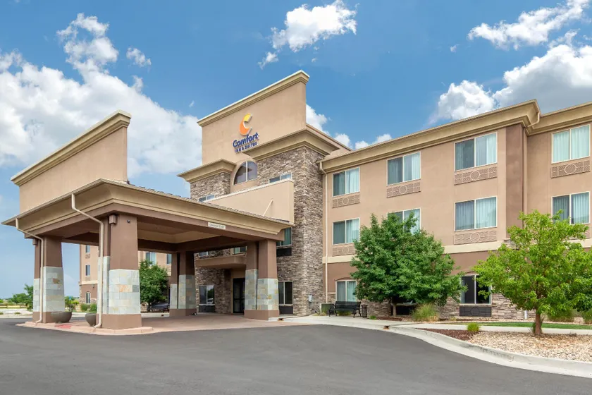 Comfort Inn & Suites Brighton Denver NE Medical Center - Image 1