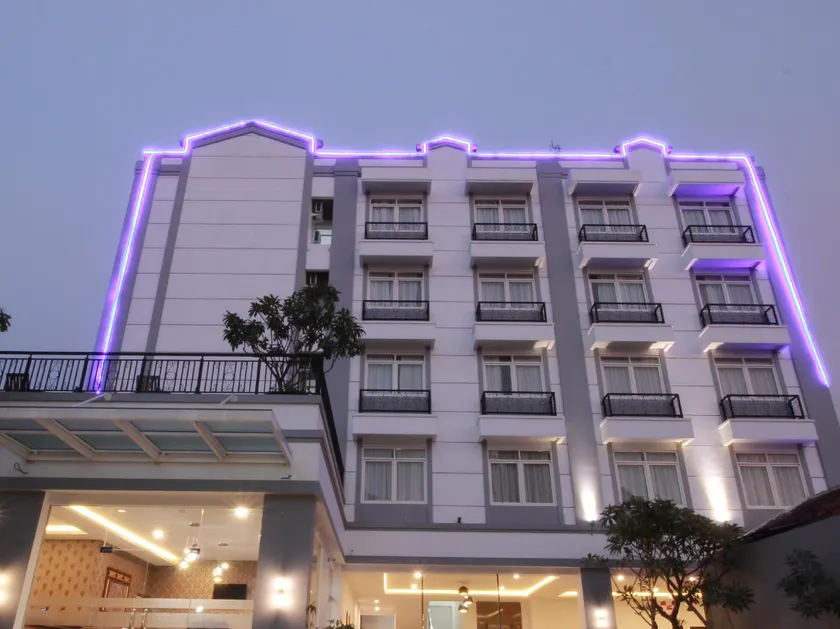 Summer Quest Hotel - Image 1