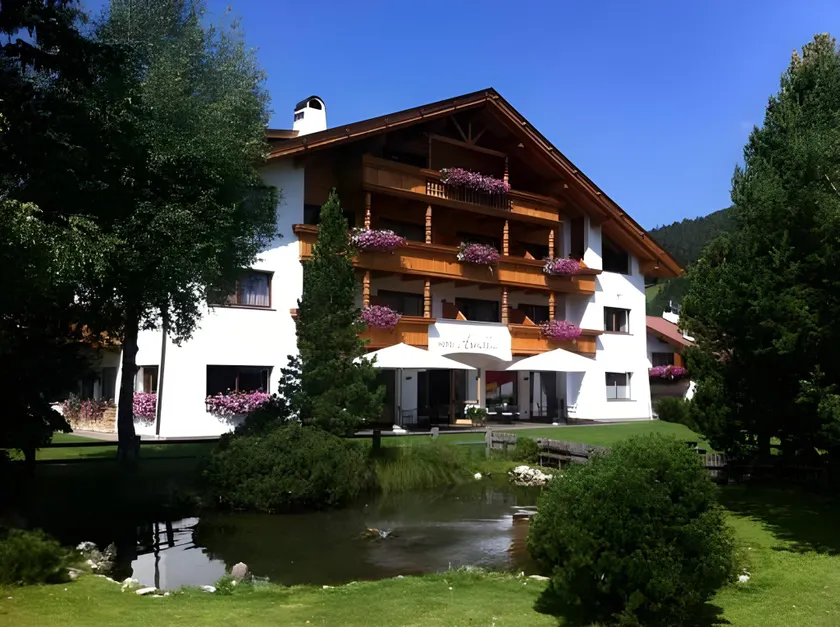 Hotel Arnaria - Image 1