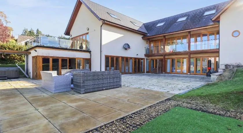 High View House - Image 1