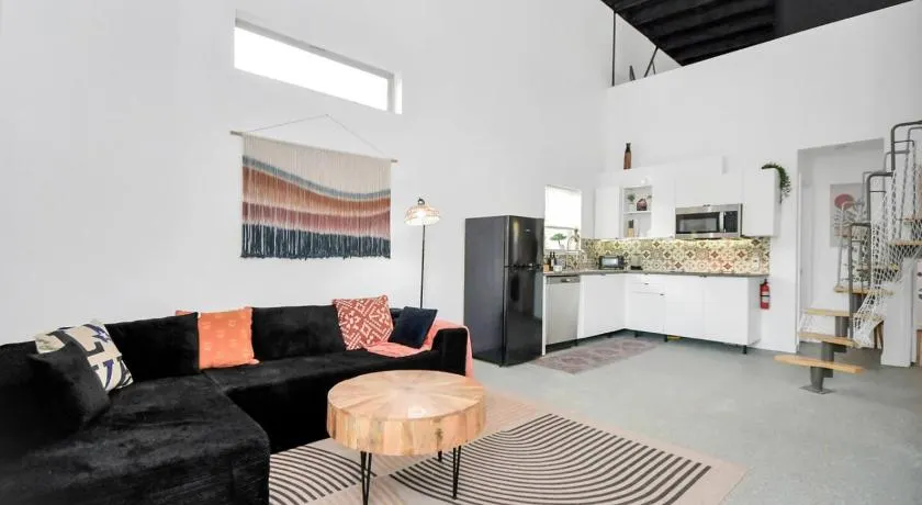 Cozy Home Sleeps9 HighSpeed WiFi500MBPS Plus - Image 1