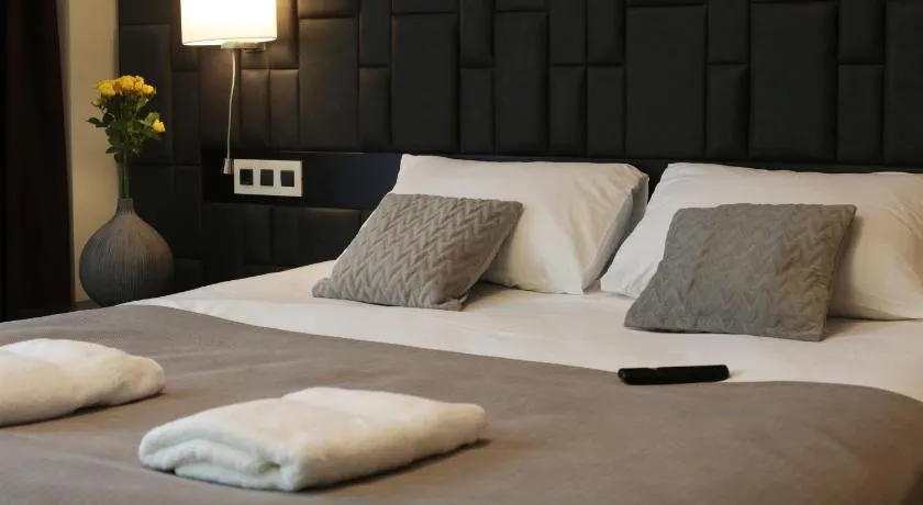 Hotel Orhideea - Image 1