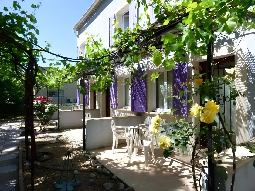 Court-Inn Aqua - Image 1