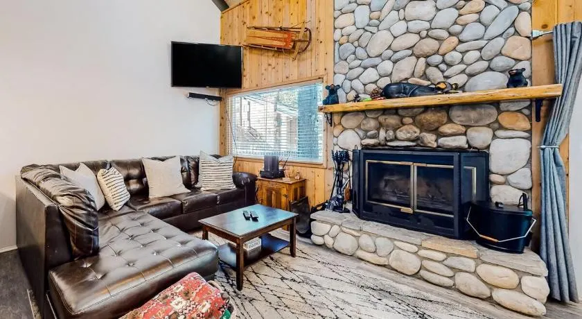 Chalet avec jacuzzi, terrasse et jardin | Vue lac - Image 1