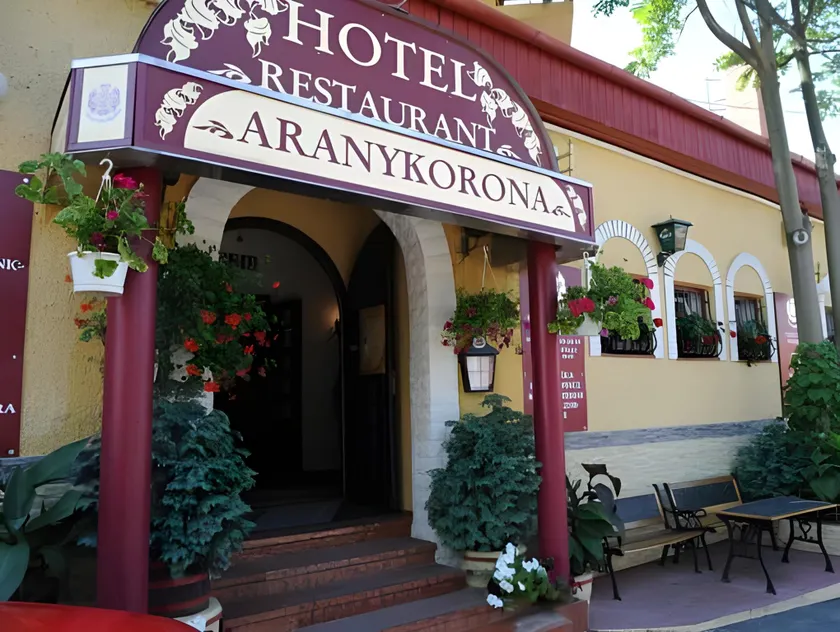 Aranykorona Hotel - Image 1
