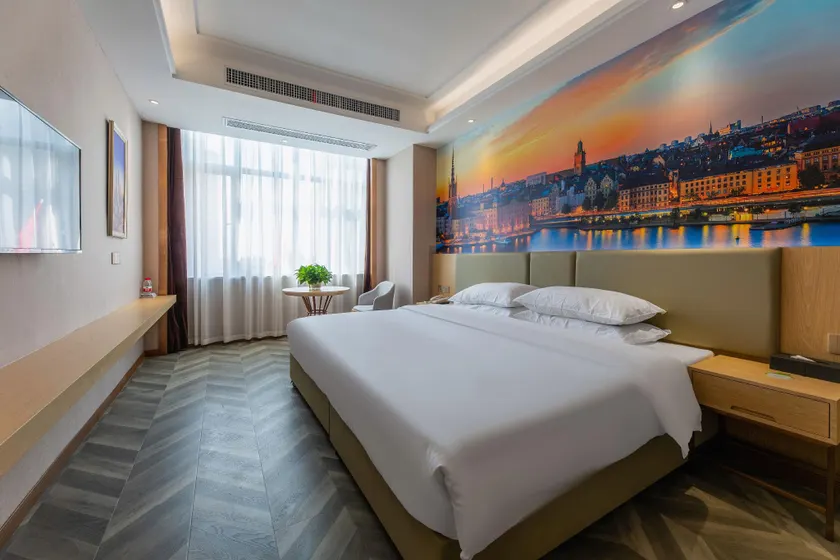 Vienna Hotel (Wuhan Sports Center Fenghuang Road Subway Station) - Image 1