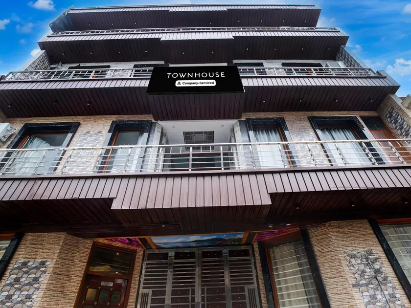 Super Townhouse by OYO Chandigarh Near PEC-PGI-PU Formerly Hotel Paradise - Image 1