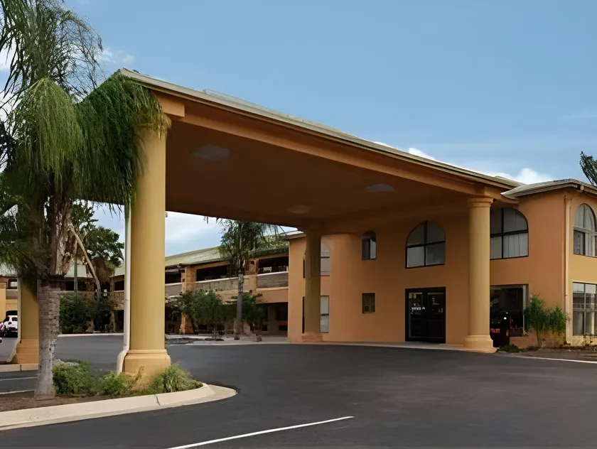 Texas Inn Harlingen - Image 1