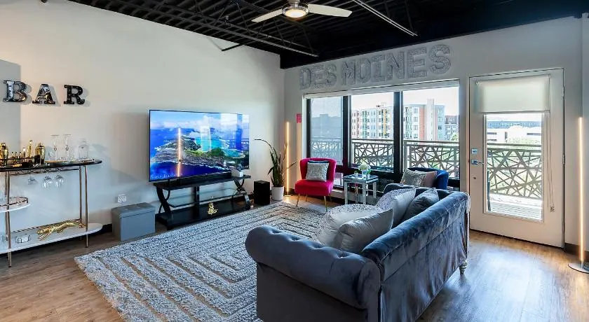 Cartier-Lux DT Unit-Skyline Views - Image 1