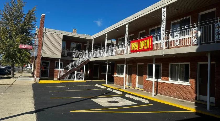 Apache Motel - Image 1
