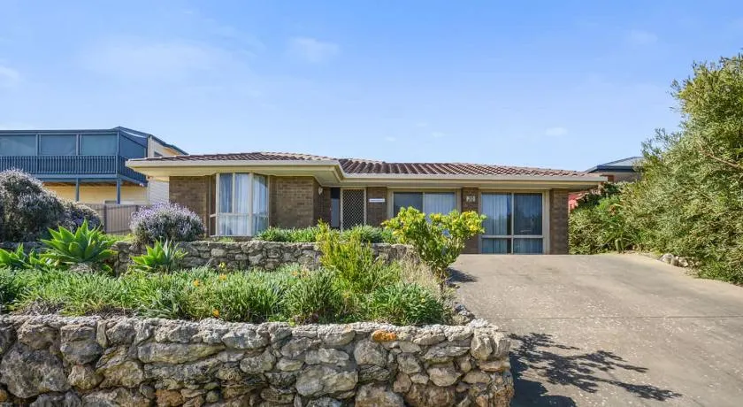 20 St Lukes Street Port Elliot - Linen Included - Image 1