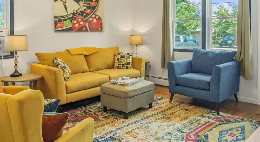 Charming Duplex4Min to Mohegan18Min to Foxwoods - Image 1