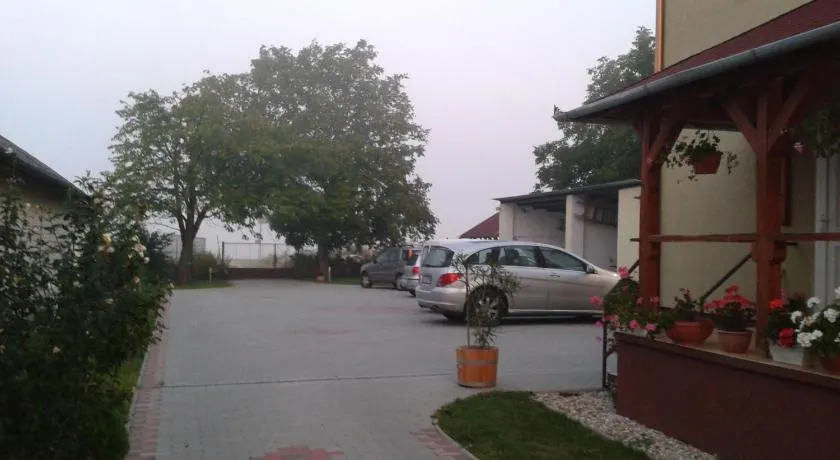 Globus Guesthouse, Vendégház - Image 1