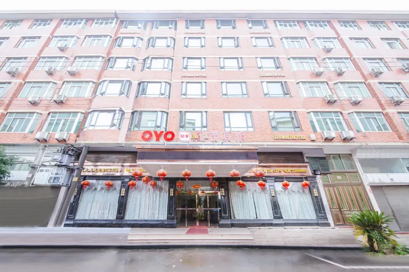 OYO Jinmao Hotel - Image 1
