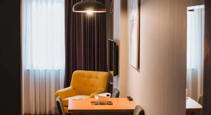 Central Plaza Apartments - Image 1
