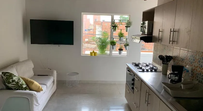 Apartamento remodelado en el mejor sitio del centro de Medellín Home Aris 401 - Image 1