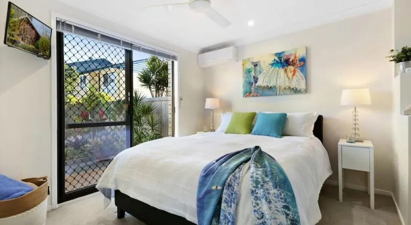 Tropical Suite PRIVATE CENTRAL BUDDINA STYLE by Custom Bnb Hosting - Image 1