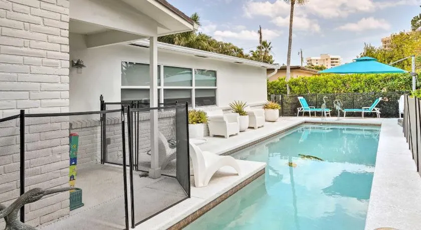 New Boutique Juno Retreat Pool I Steps to Beach! - Image 1
