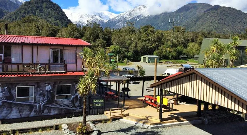 Chateau Backpackers & Motels - Image 1