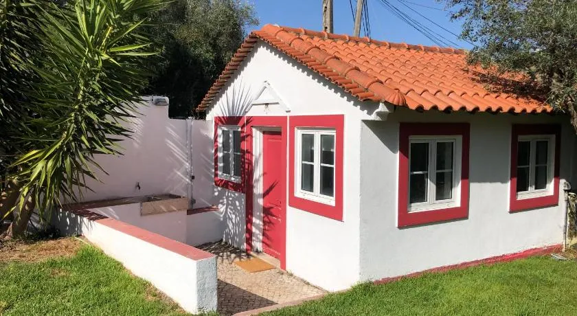 Lisbon Cozy House w/Garden and Pool - Image 1