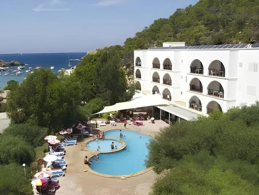 Aparthotel Puerto Cala Vadella - Image 1