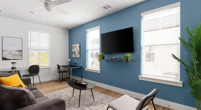 Modern Living 1B 1B Steps from Shops, Dining Fun - Image 1