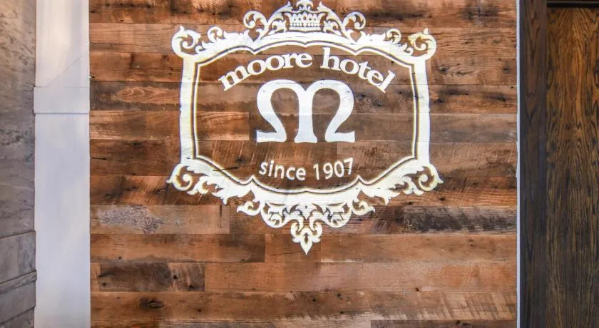 Moore Hotel - Image 1