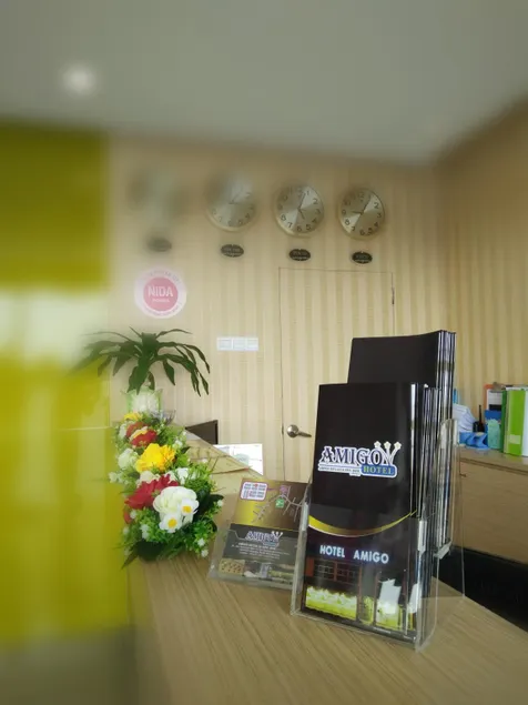 Amigo Hotel - Image 1