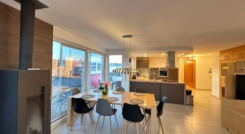 Premium Firmenunterkunft Stuttgart-Schönaich - 6 Schlafzimmer - 9 Einzelbetten - 137qm Penthouse - Parken frei - Ideal für Teams & Monteure - Image 1