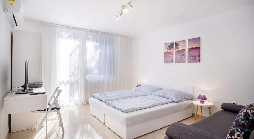 MyFlat Lucy Apartment - Image 1