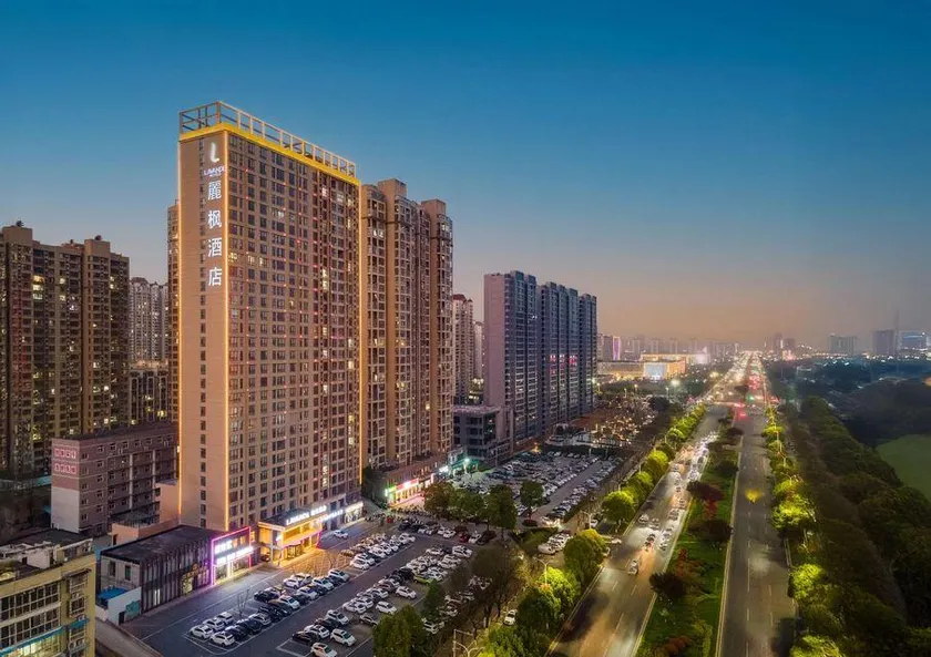 Lavande Hotel Xinyang Municipal Government Railway Station - Image 1