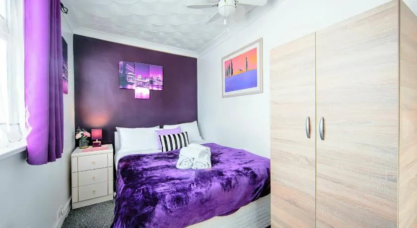 The Gillings 5 Bedrooms great for Teams & Long-term - Image 1
