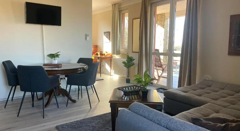 Birdland Apartman - Image 1