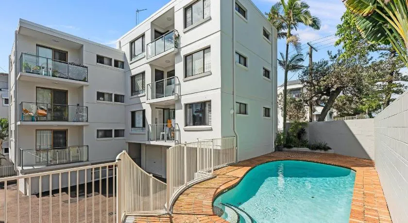 Pleasant View Unit 4 Kings Beach QLD - Image 1