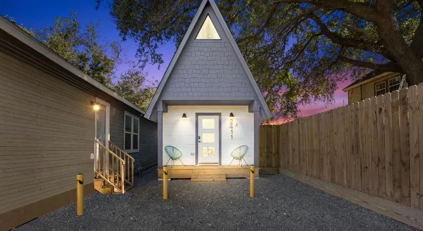 Unique A-frame Tiny House in Houston Central - Image 1