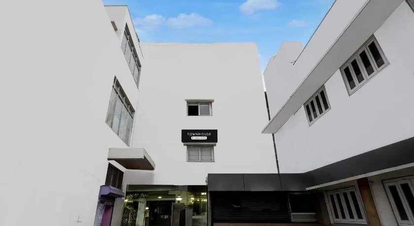 Super Townhouse Arcot Road Near Kauvery hospital - Image 1