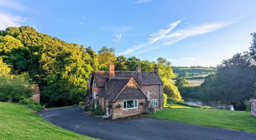 Worralls Grove Guest Farm House - Image 1