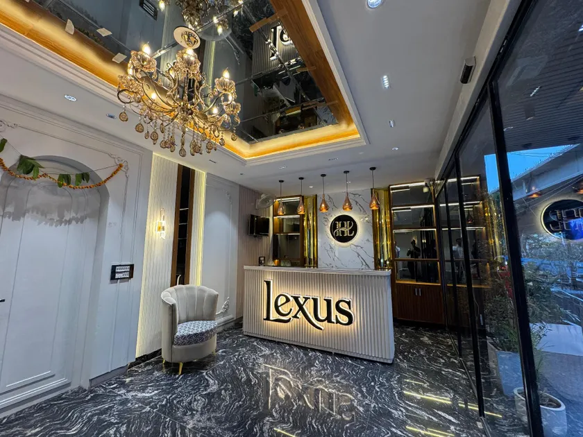 Hotel Lexus - Image 1