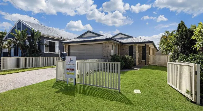 11 Wills Avenue Golden Beach QLD - Image 1