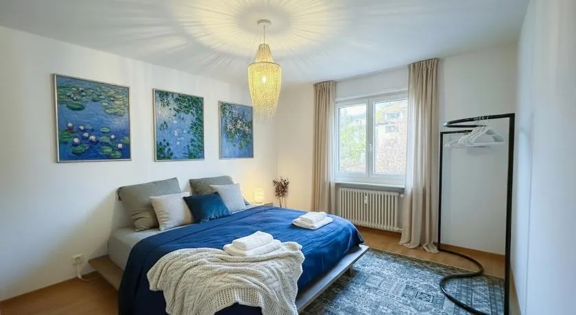 Cozy Spacious Apartment near Zurich City with Balcony & Free Parking - Image 1