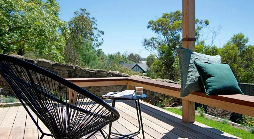 52Views Castlemaine - Image 1