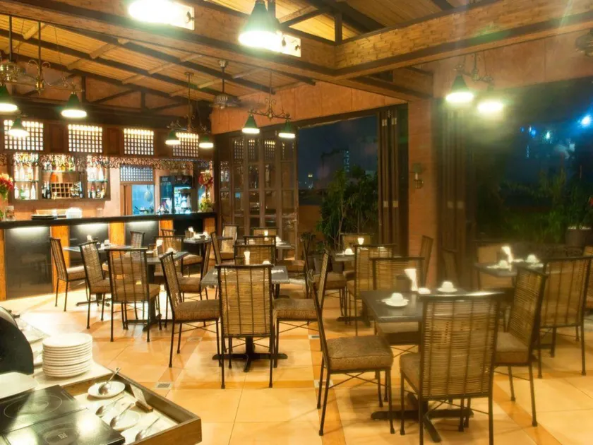 Pearl Lane Hotel - Image 1