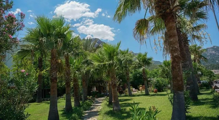 Maris Hotel - Image 1