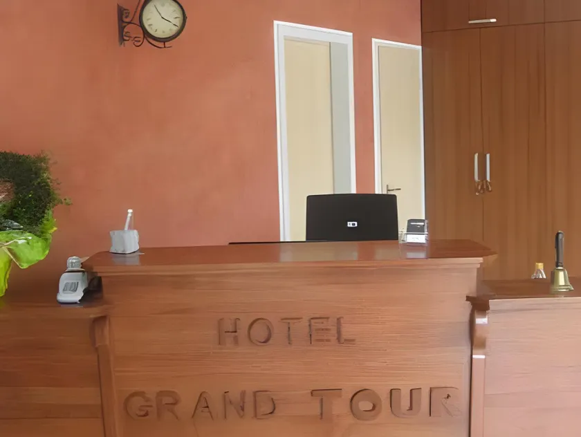 Hotel Grand Tour - Image 1