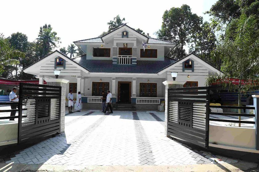 Spacious serene place with modern amenities - Image 1