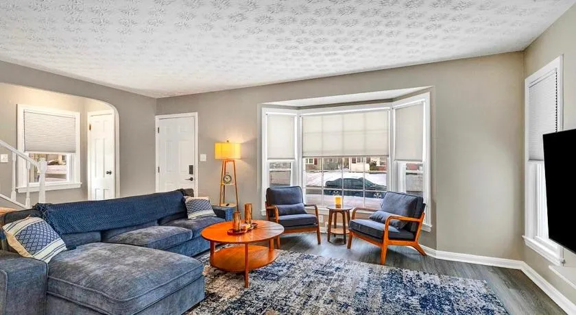 South Euclid 3BR Cozy Home - Image 1