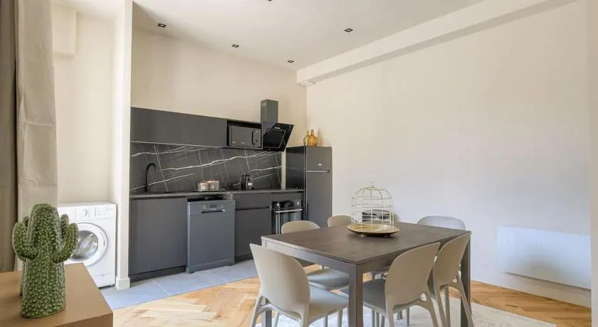 Joli T3 avec terrasse et parking, Écully - Image 1