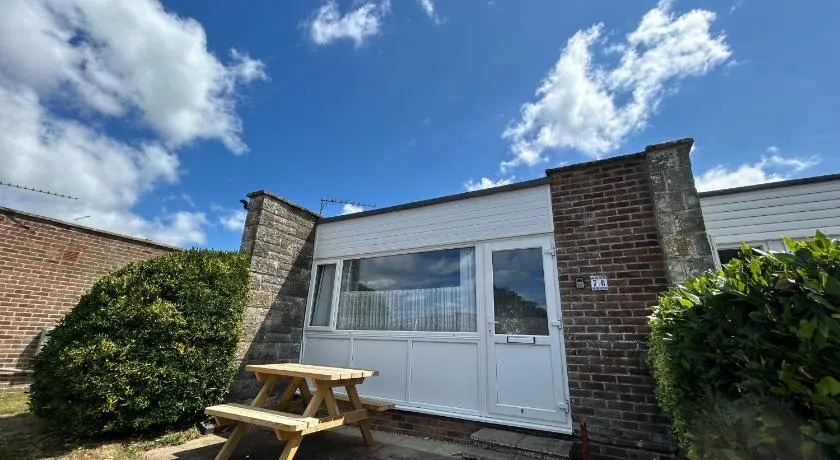 76 Brambles Chine, 2 bedroom bungalow in beautiful holiday village, 1 night stays and Ferry travel offer available - Image 1