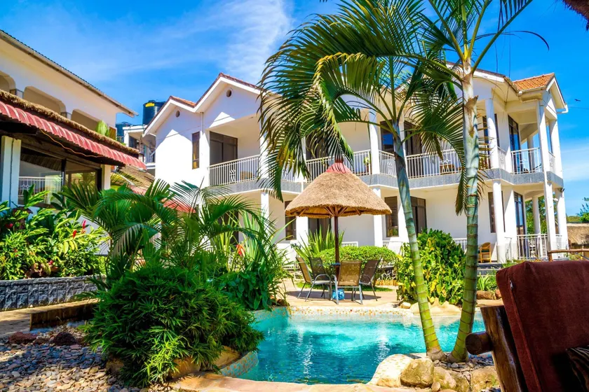 2 Friends Beach Hotel - Image 1