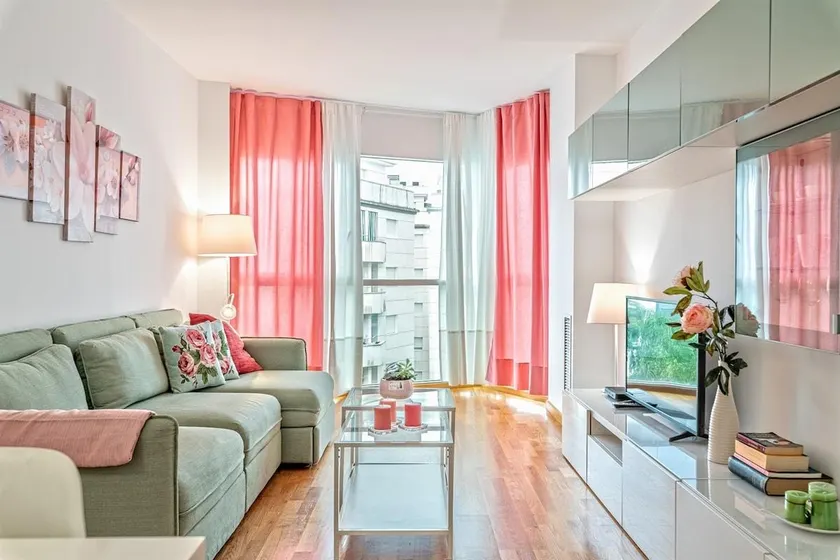 Cálido apartamento con piscina en Barcelona - Image 1